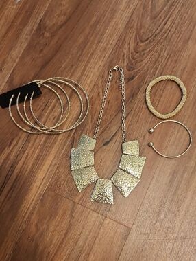 Gold Statement Geometric Necklace and Bracelet Set - Women Jewelry